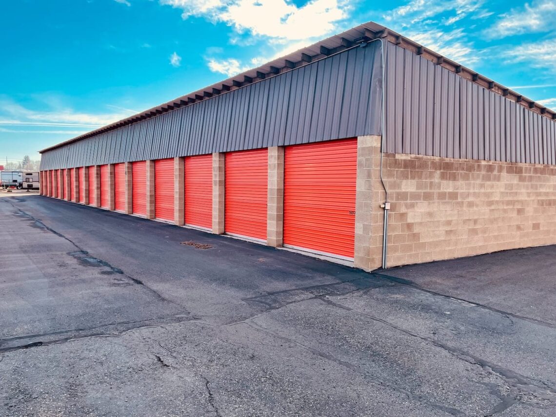 The Best Self Storage Stocks To Buy (2023).